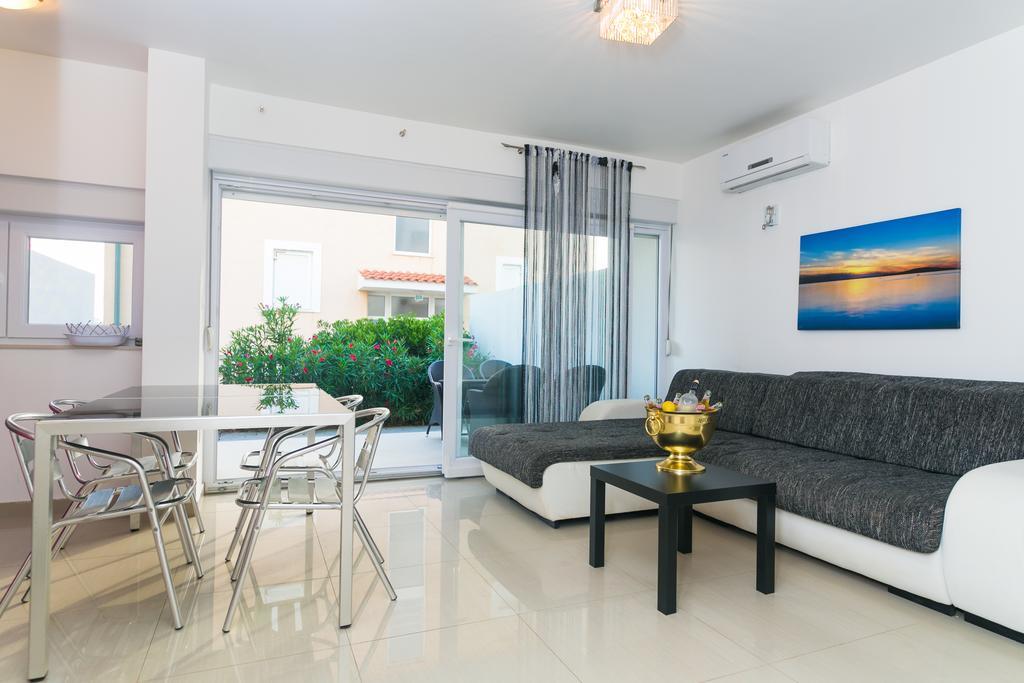 Villa Tina โนวาลยา ภายนอก รูปภาพ